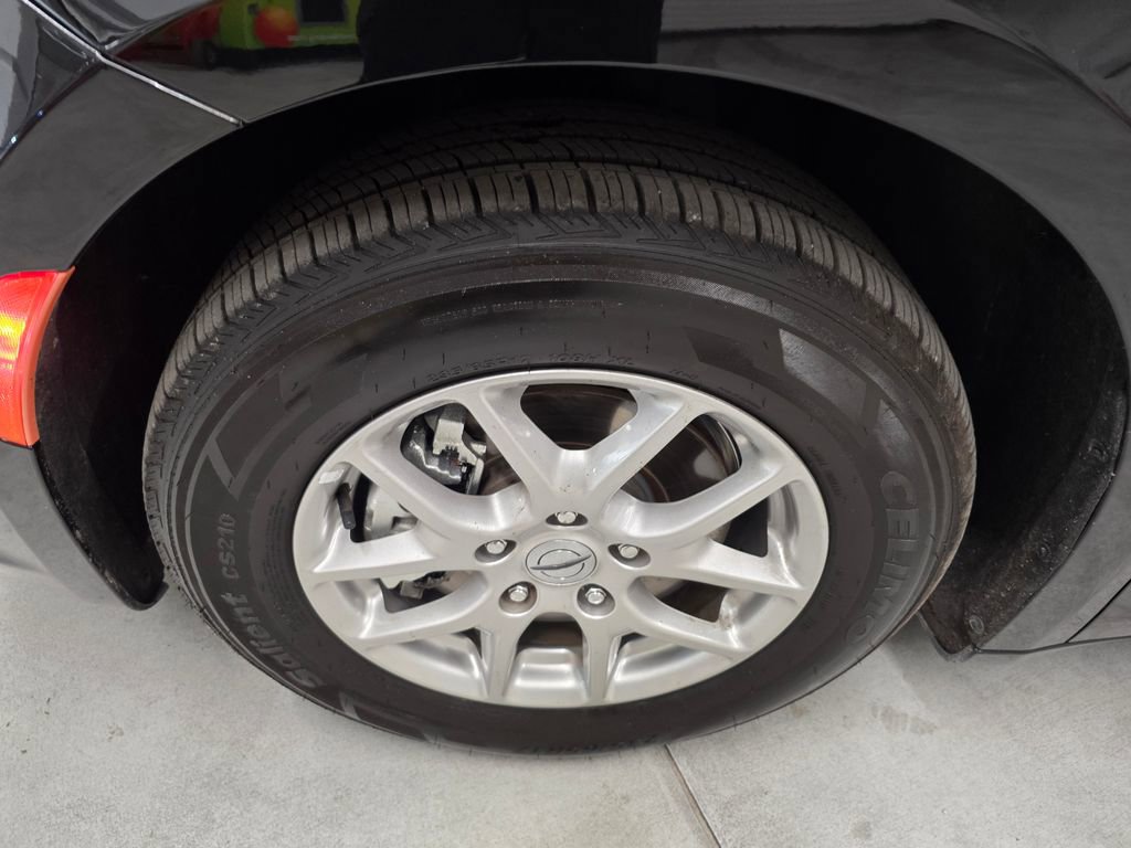 Certified 2024 Chrysler Pacifica Touring-L image 9