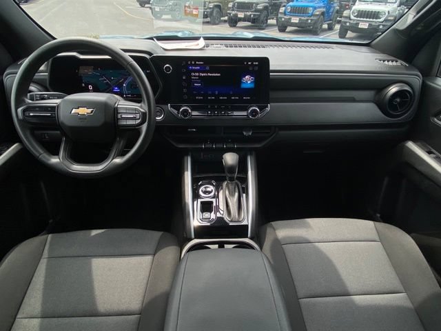 Used 2025 Chevrolet Colorado W/T w/ Advanced Trailering Package AWD/4WD image 25