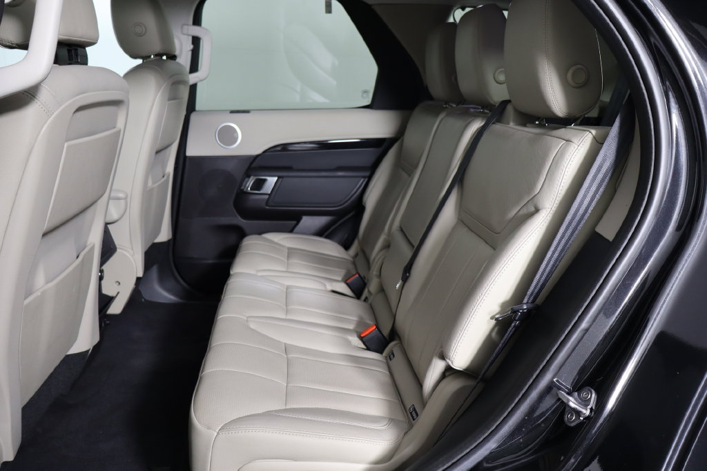 Used 2018 Land Rover Discovery SE AWD/4WD image 15