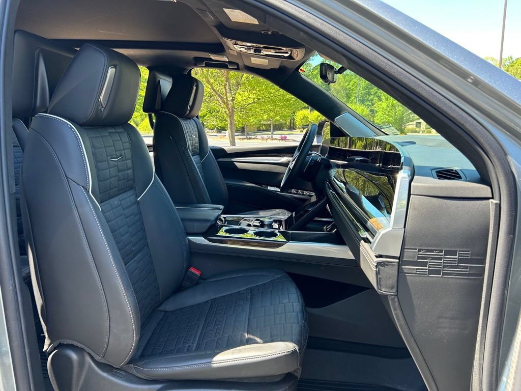 Used 2025 Cadillac Escalade Sport Platinum w/ LPO, Floor Liner Package AWD/4WD image 60