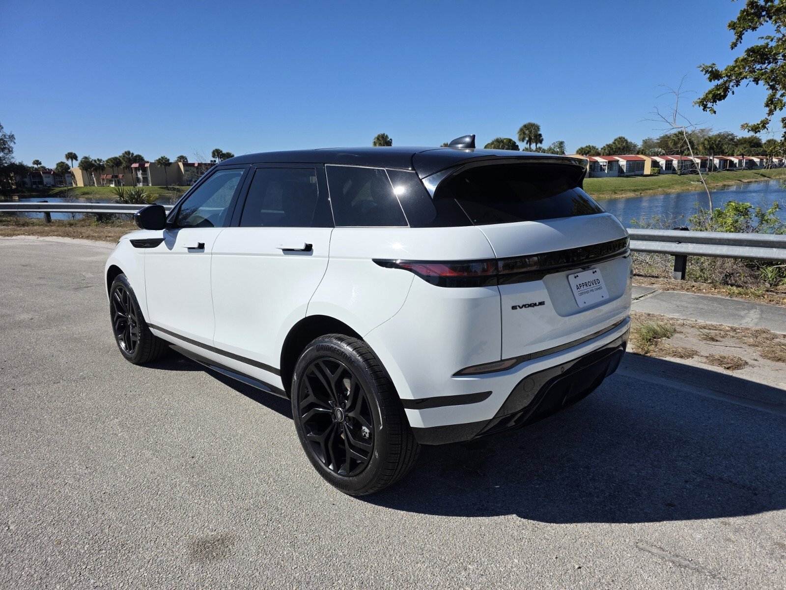 Used 2023 Land Rover Range Rover Evoque R-Dynamic S image 2