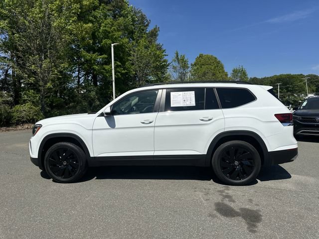Used 2025 Volkswagen Atlas SE w/ Black Wheel Package FWD image 2