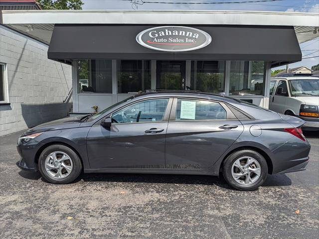 Used 2021 Hyundai Elantra SE FWD image 2