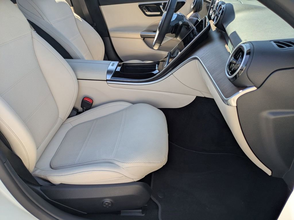 Used 2025 Mercedes-Benz C 300 Sedan image 28