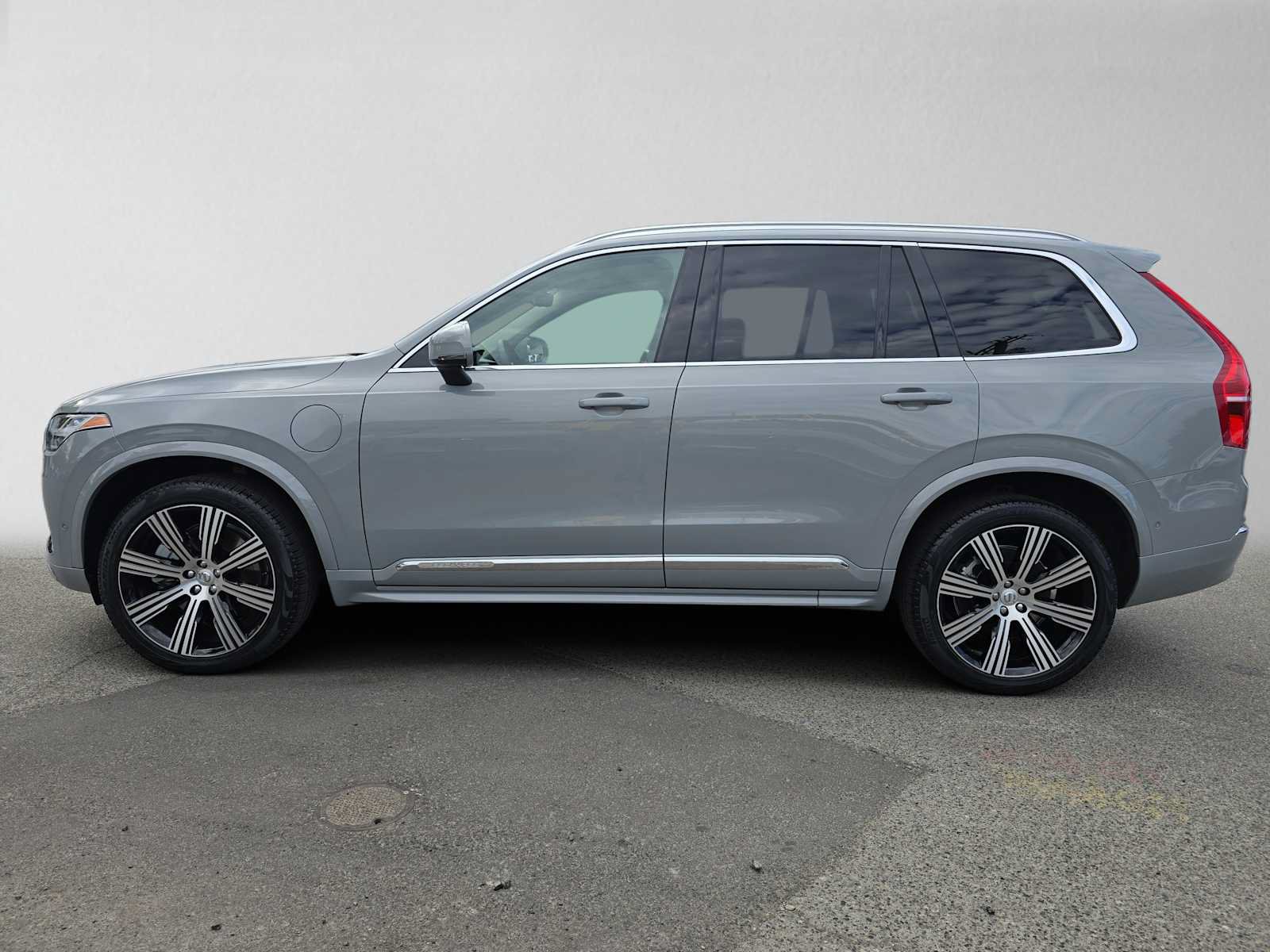Used 2024 Volvo XC90 T8 Plus w/ Protection Package Premier AWD/4WD image 7