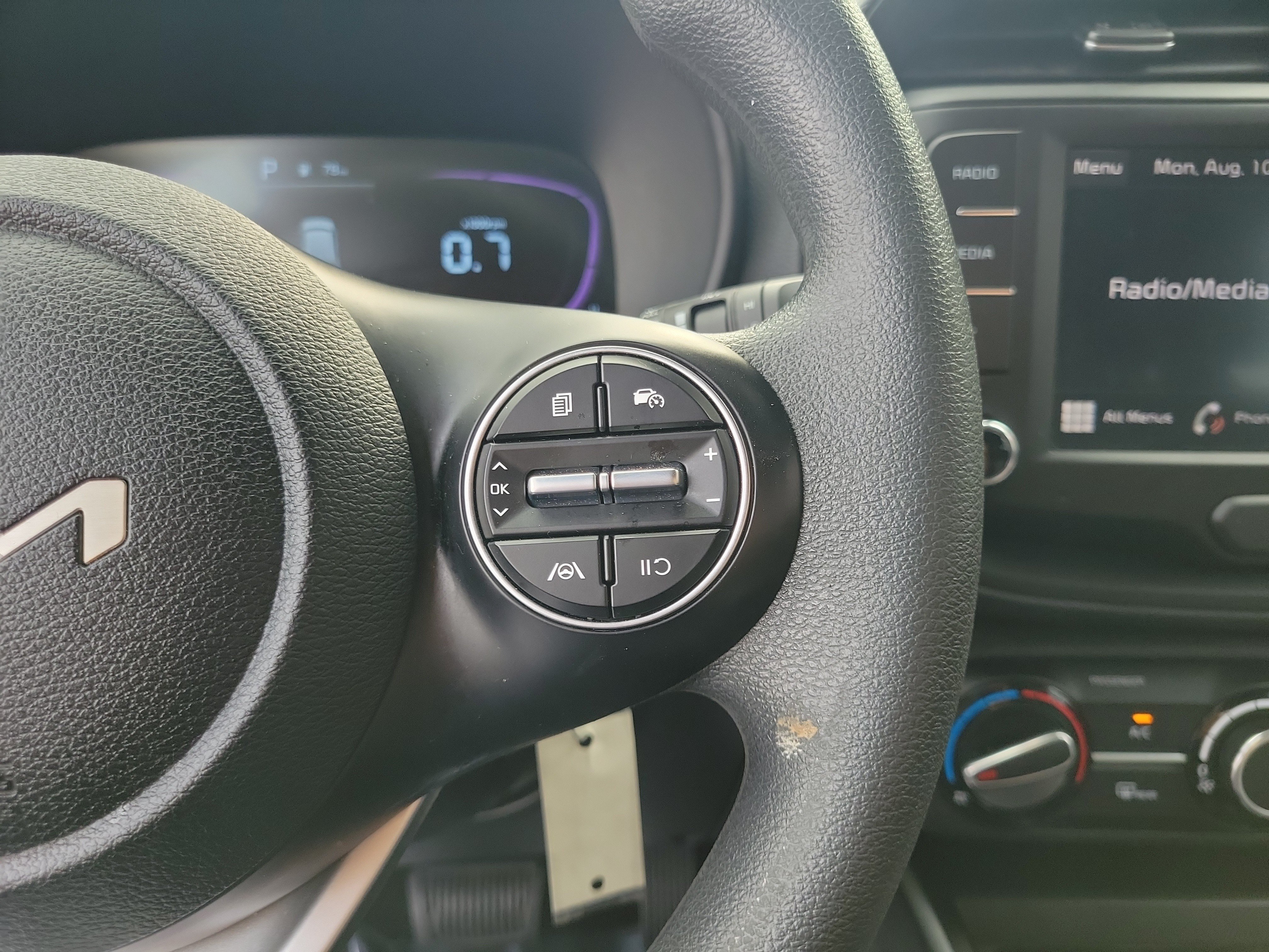 Used 2025 Kia Soul LX FWD image 23