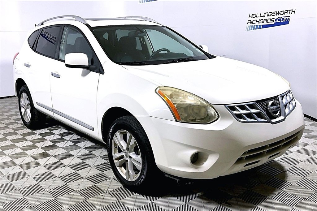 Used 2013 Nissan Rogue SV w/ Premium Pkg image 3