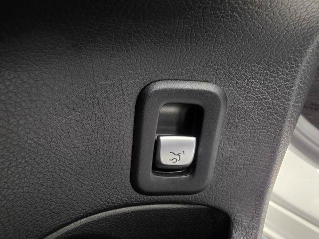 Used 2018 Mercedes-Benz C 300 4MATIC Sedan image 37