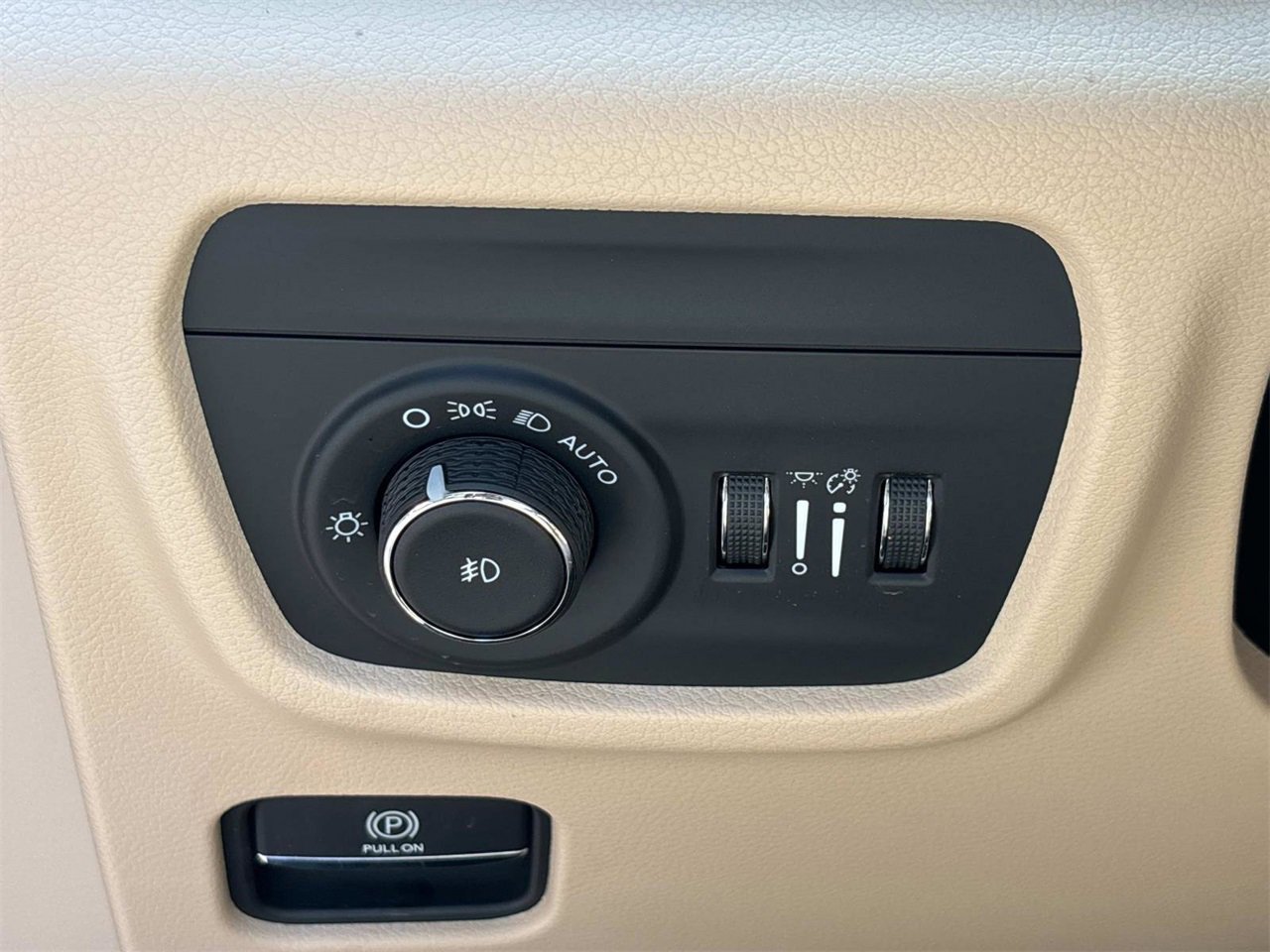 New 2025 Jeep Grand Cherokee Limited w/ Luxury Tech Group II image 11