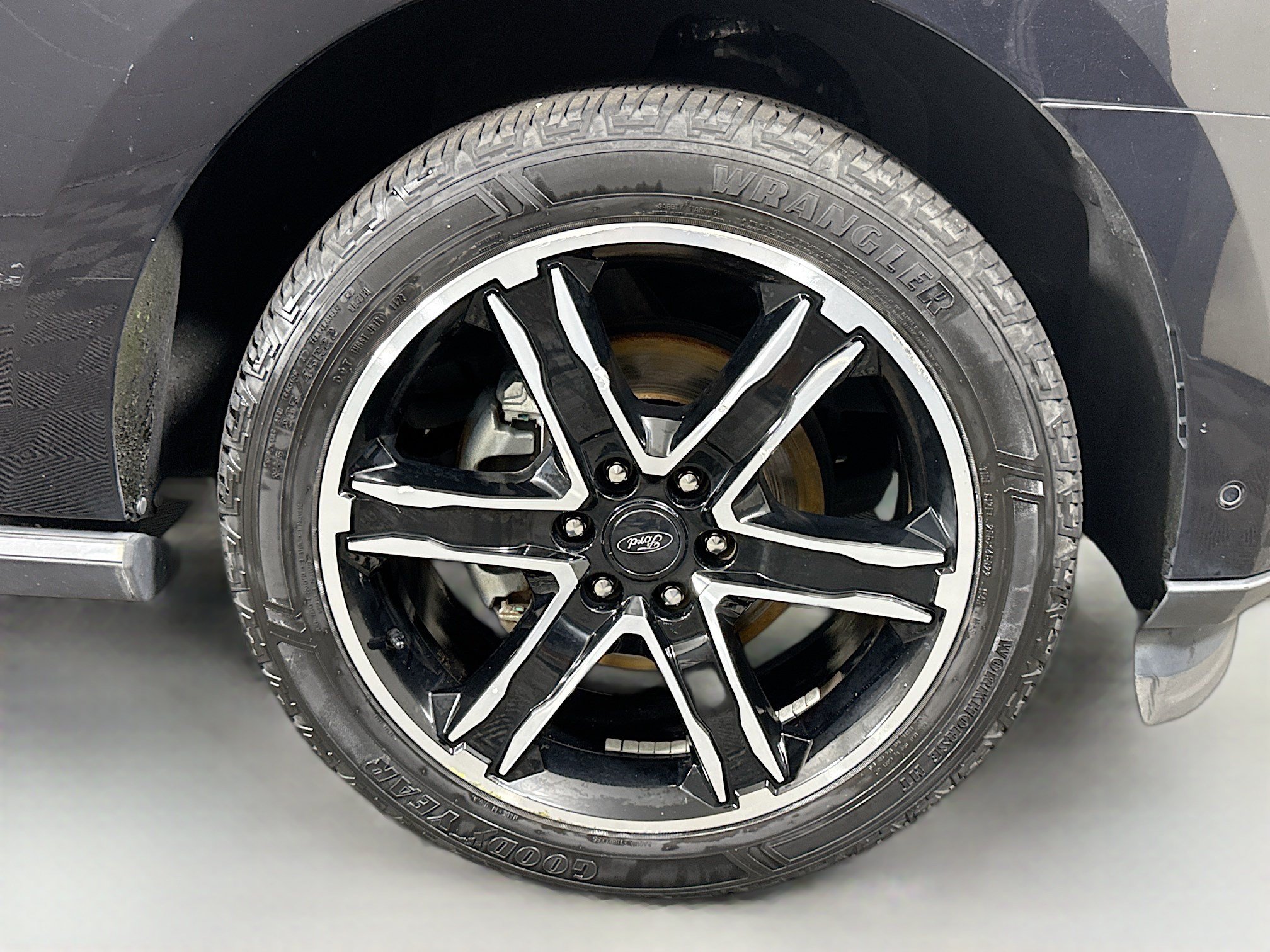 Used 2019 Ford Expedition Limited w/ Special Edition Package RWD image 32