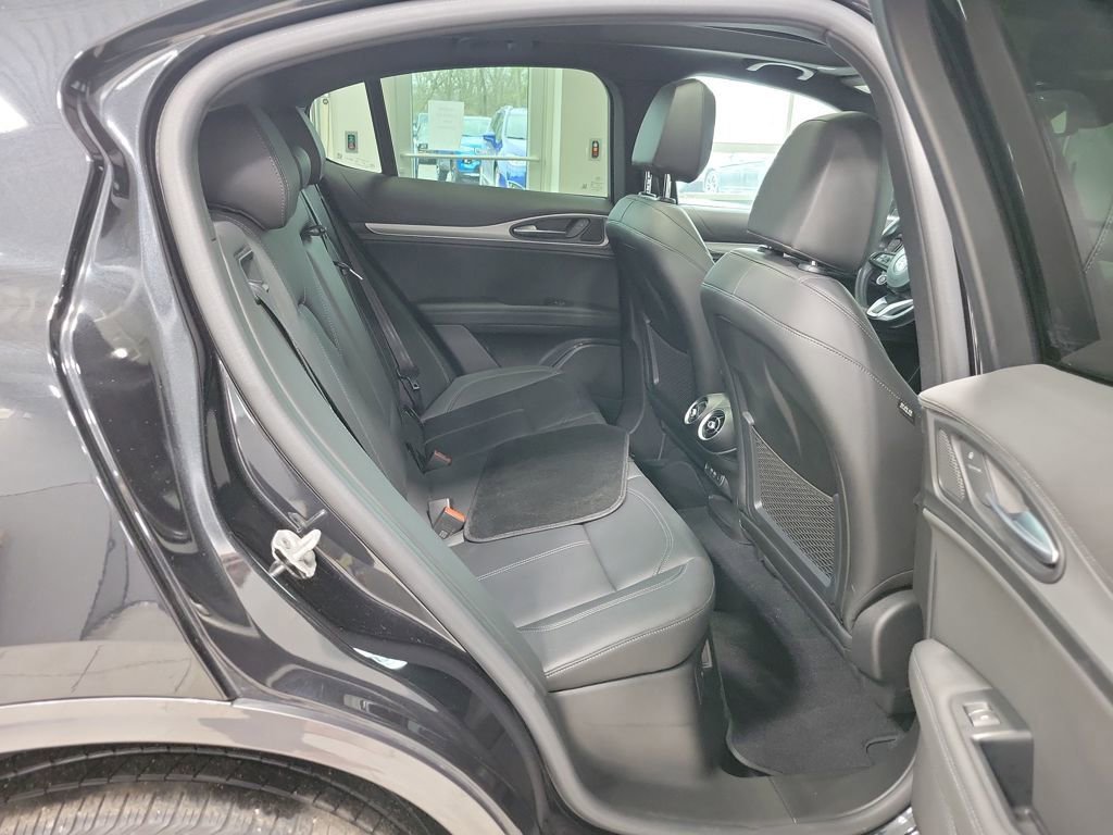 Used 2024 Alfa Romeo Stelvio Ti image 22