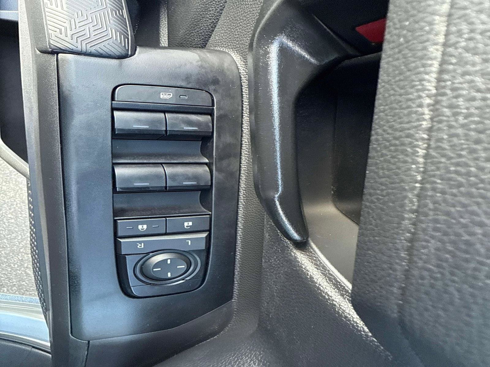 Used 2025 Toyota Tacoma SR image 19