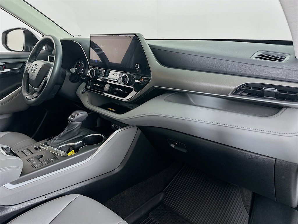 Used 2023 Toyota Highlander XLE image 33