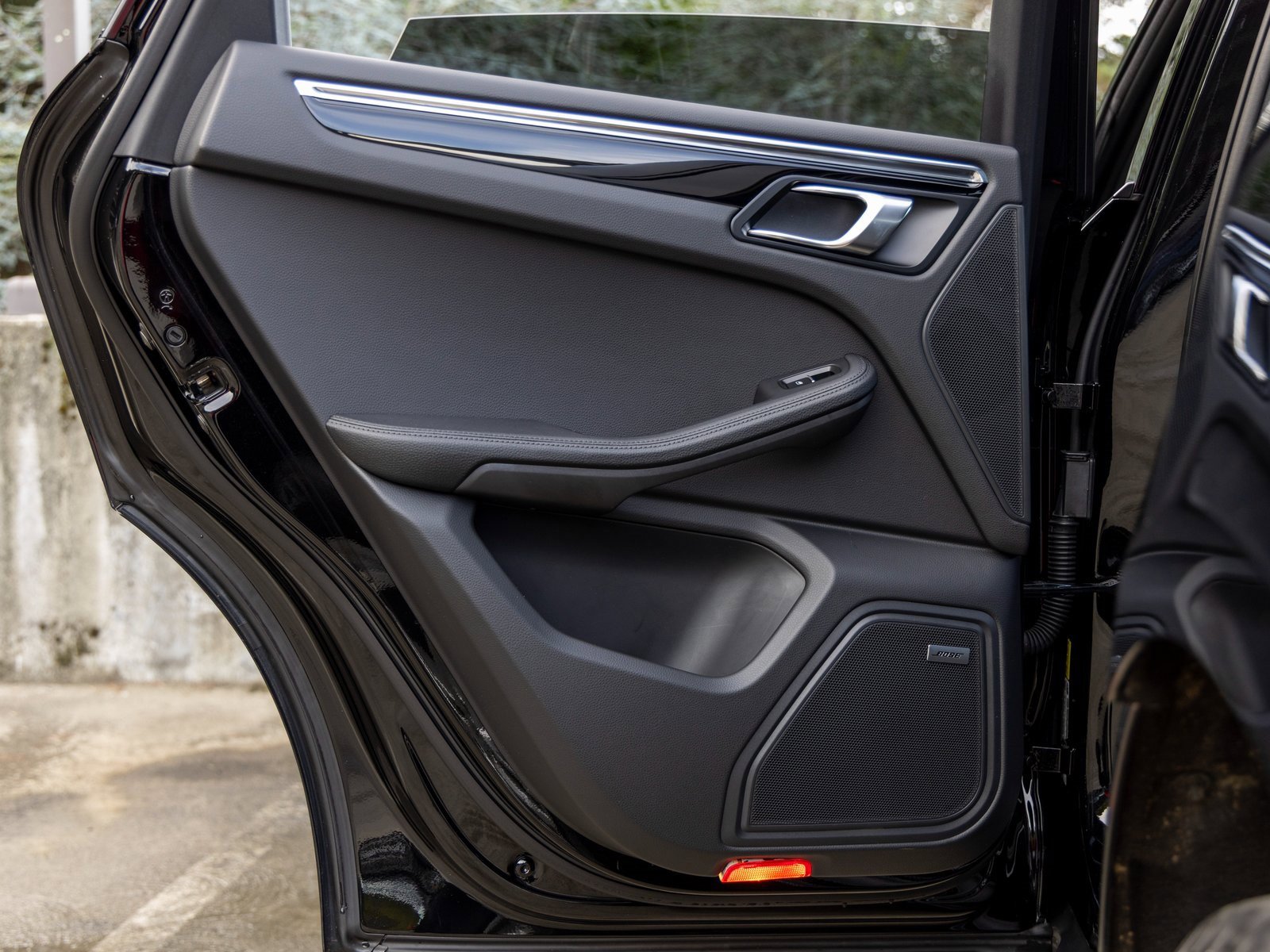 Certified 2025 Porsche Macan image 37