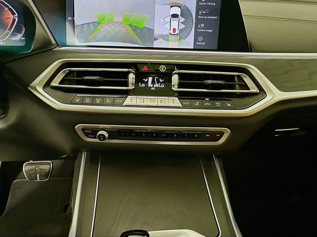 Used 2022 BMW X7 xDrive40i w/ M Sport Package image 16