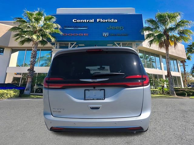 New 2026 Chrysler Pacifica Select image 6