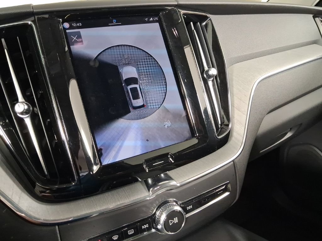 Certified 2025 Volvo XC60 T8 Plus w/ Protection Package Premier AWD/4WD image 29
