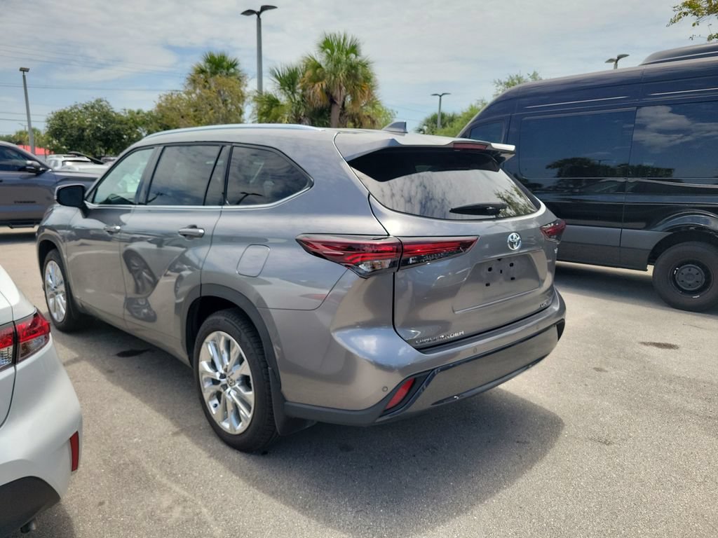 Certified 2026 Toyota Highlander Limited AWD/4WD image 4