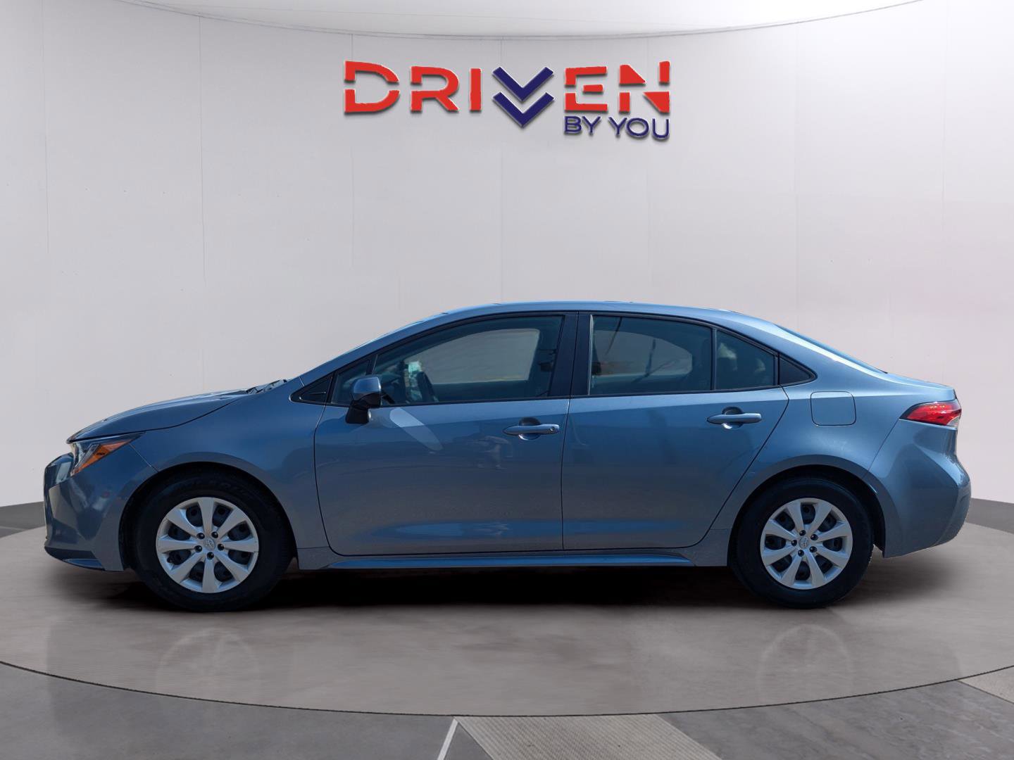 Used 2023 Toyota Corolla LE image 2