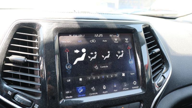 Used 2021 Jeep Cherokee Limited w/ Elite Package AWD/4WD image 16
