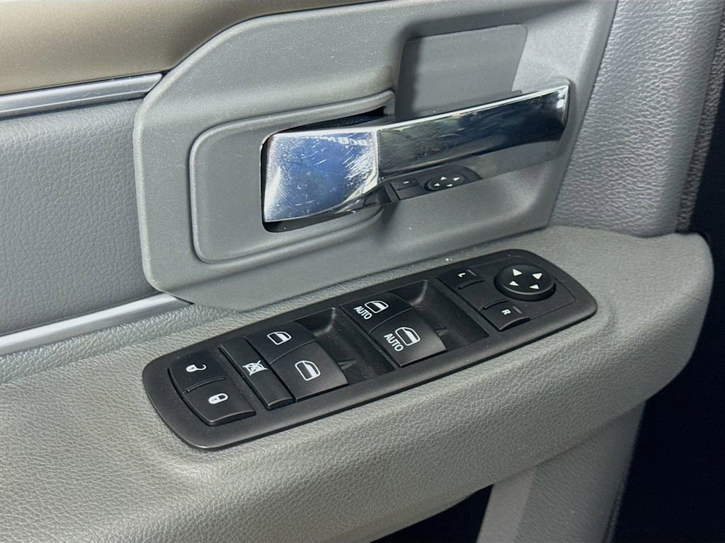 Used 2018 RAM 1500 Classic SLT AWD/4WD image 18