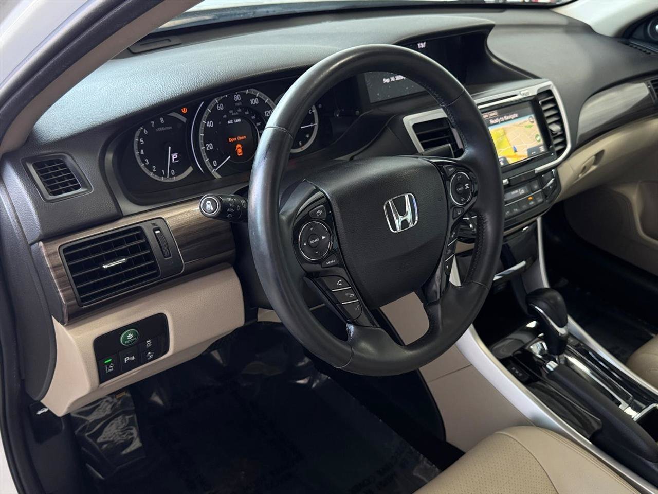 Used 2016 Honda Accord Touring image 27