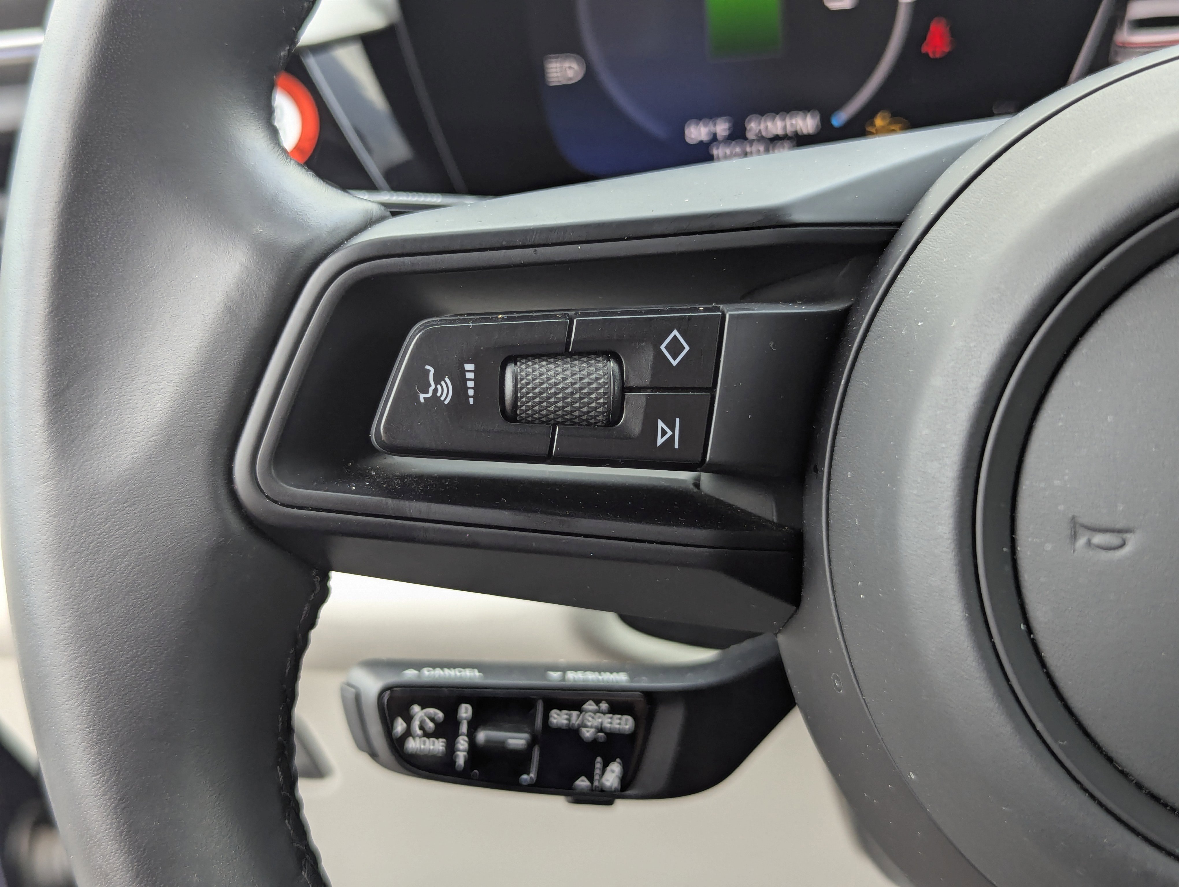 Certified 2025 Porsche Macan Electric RWD image 34