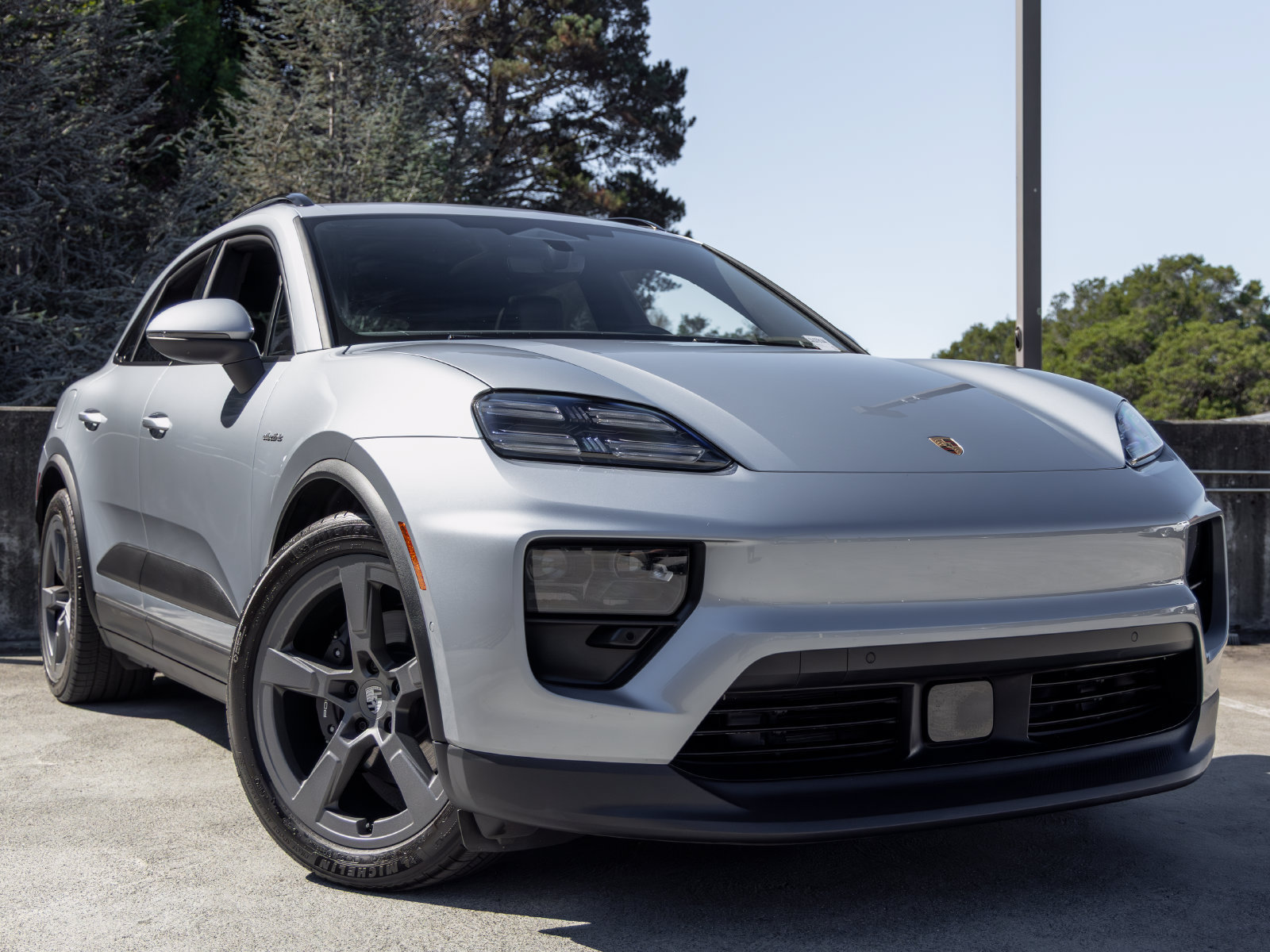Certified 2025 Porsche Macan Electric RWD image 9