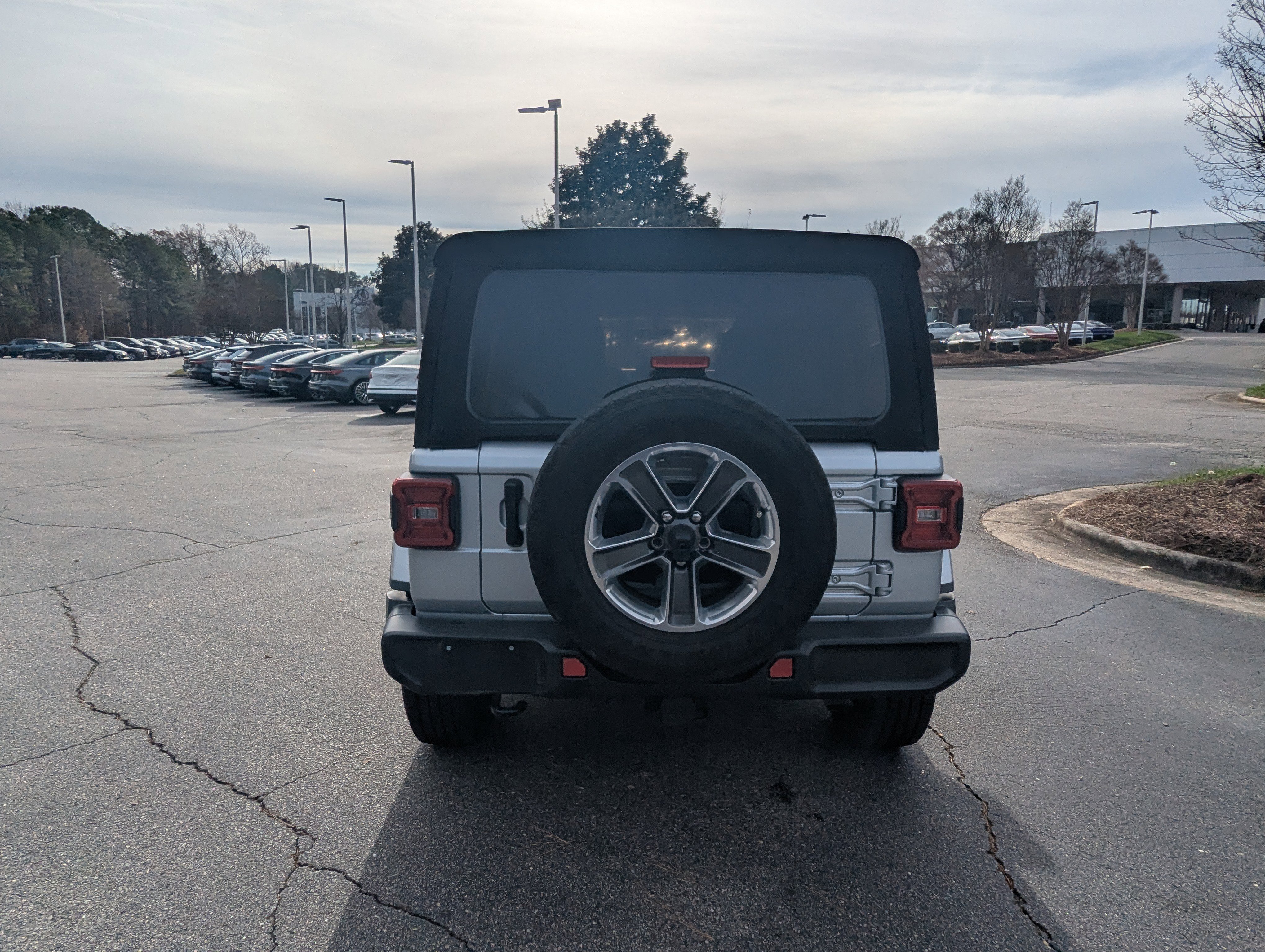 Used 2022 Jeep Wrangler Unlimited Sahara w/ LED Lighting Group image 6
