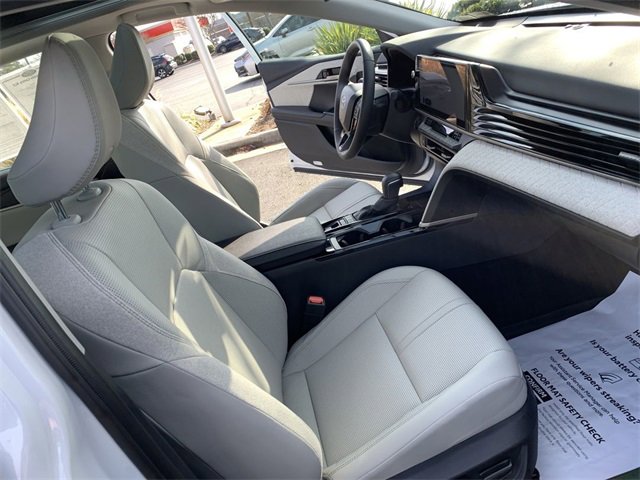 Used 2025 Toyota Camry XLE image 14