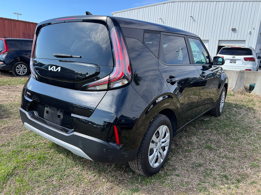 Used 2023 Kia Soul LX image 5