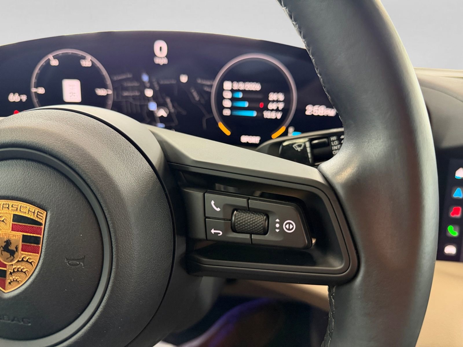 Used 2022 Porsche Taycan image 37