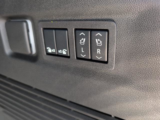 New 2025 GMC Yukon XL AT4 w/ AT4 Premium Plus Package image 5