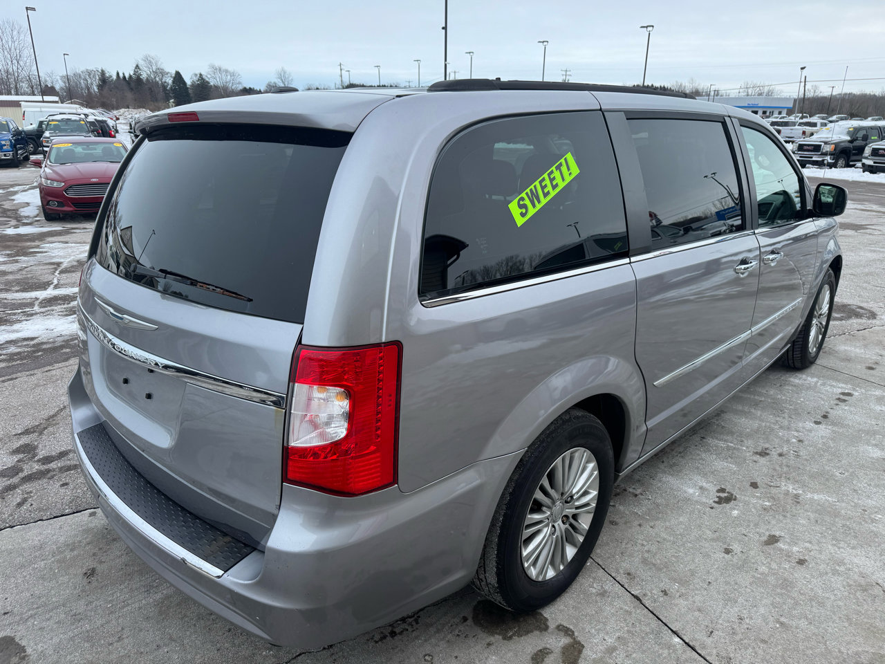 Used 2015 Chrysler Town & Country Touring w/ Driver Convenience Group image 5