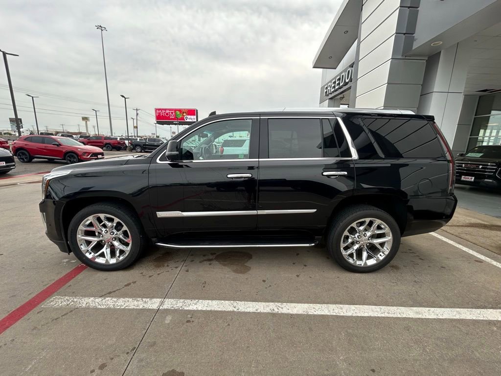 Used 2019 Cadillac Escalade Luxury image 2
