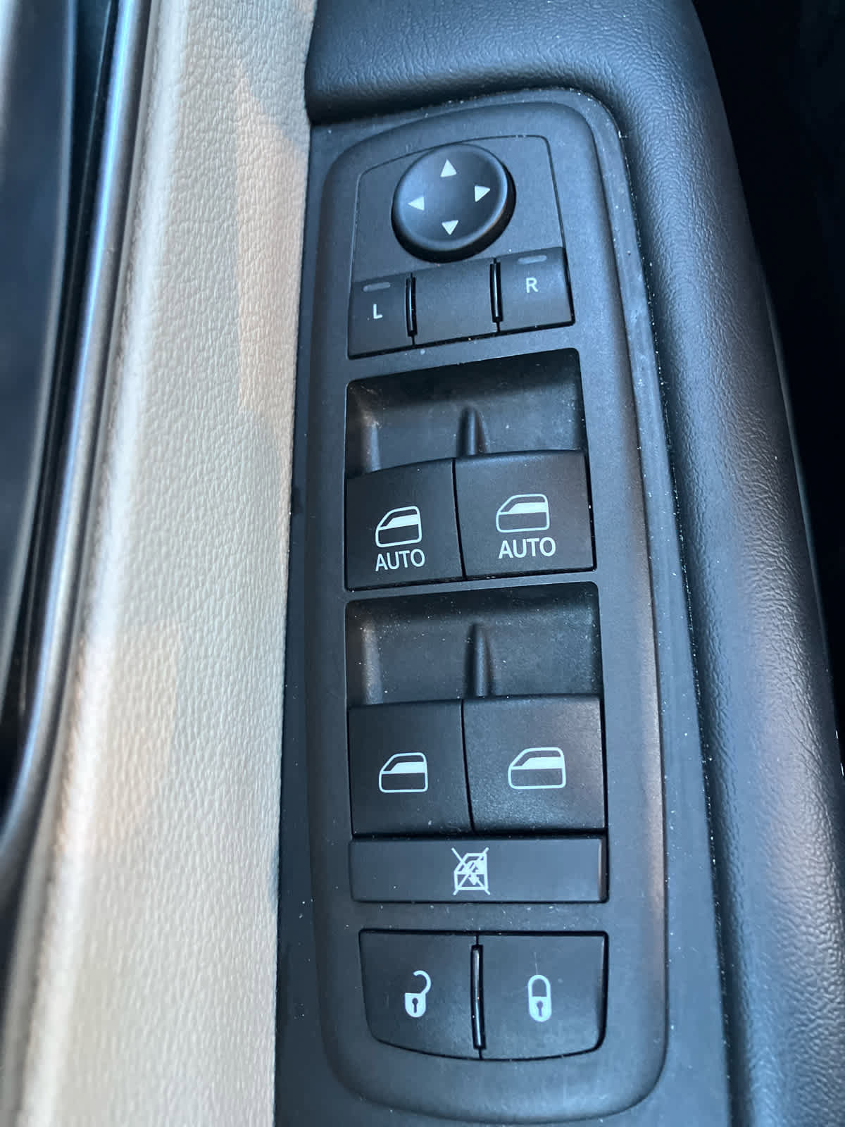 Used 2024 Chrysler Pacifica Touring-L image 13