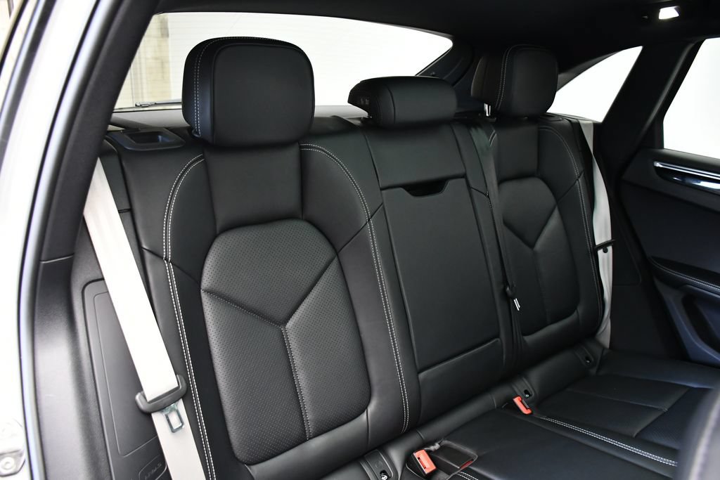 Certified 2024 Porsche Macan AWD/4WD image 51