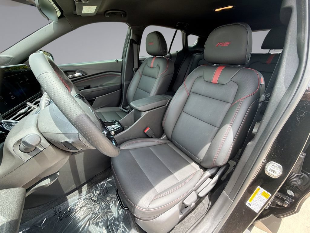 Used 2025 Chevrolet Trax RS w/ Driver Confidence Package FWD image 30