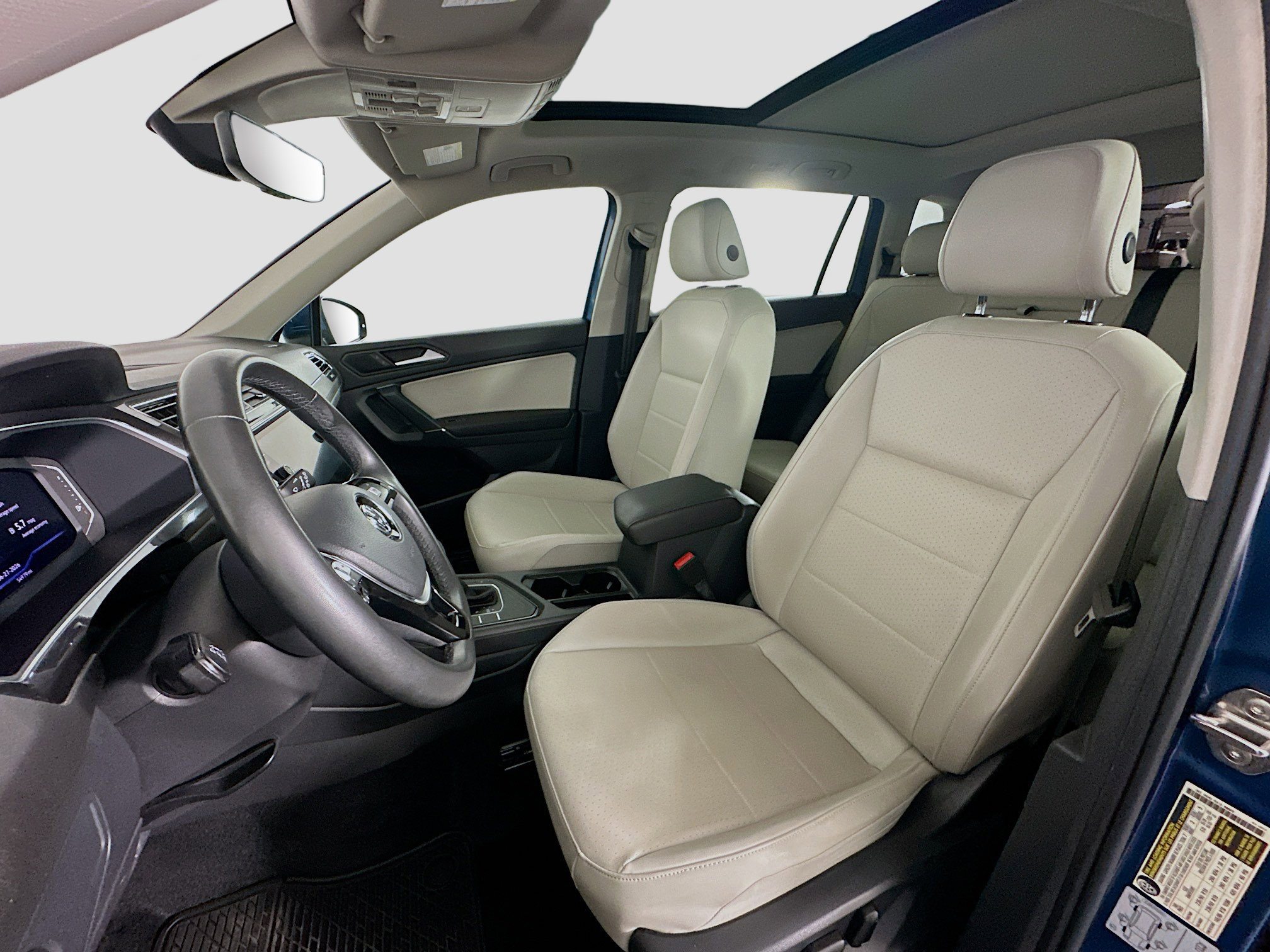 Used 2020 Volkswagen Tiguan SEL FWD image 13