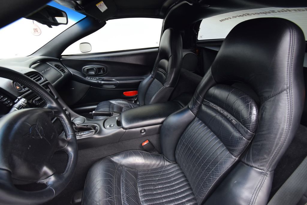 Used 2004 Chevrolet Corvette Coupe image 16