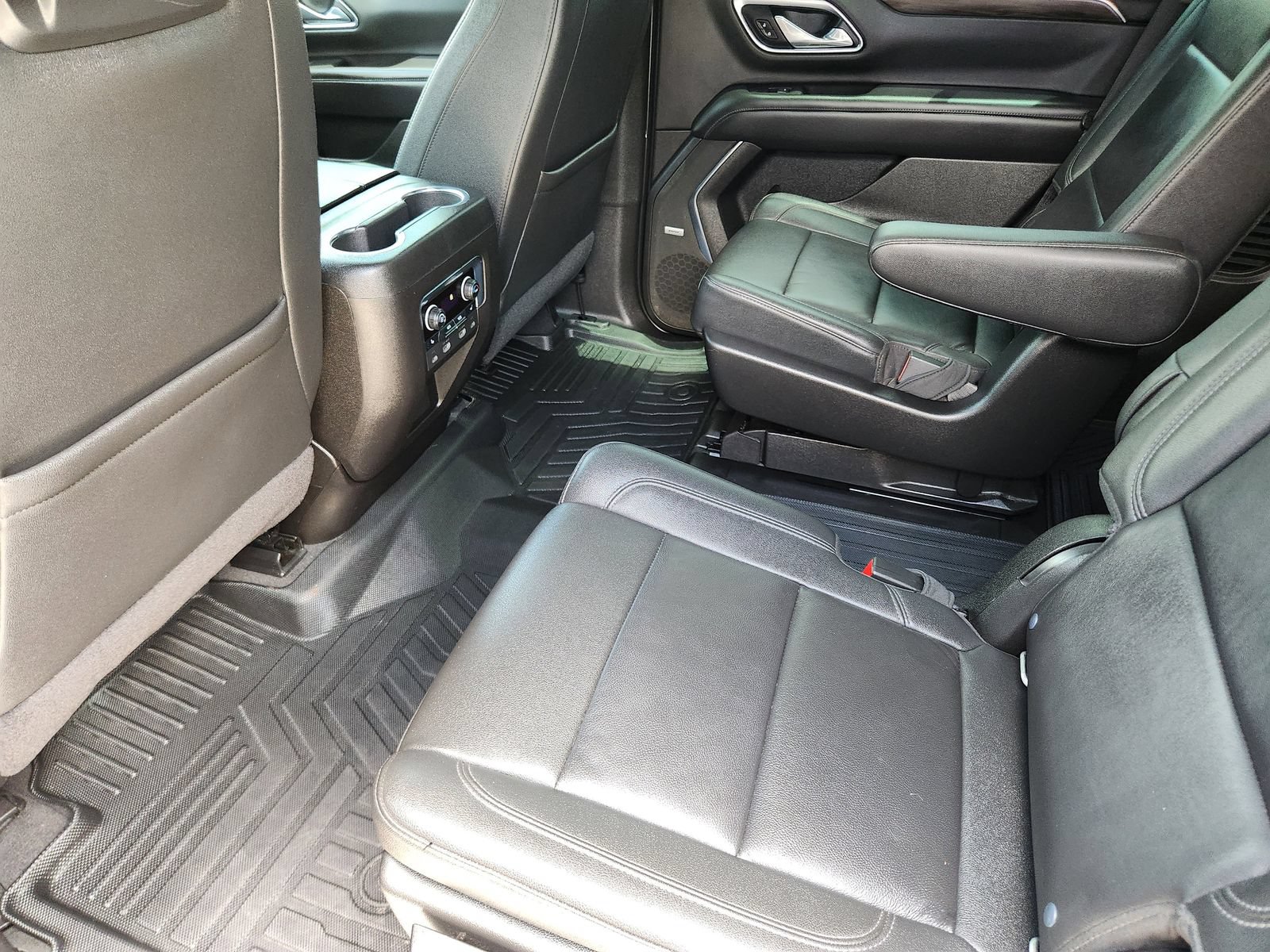 Certified 2021 Chevrolet Tahoe Z71 w/ Luxury Package AWD/4WD image 33