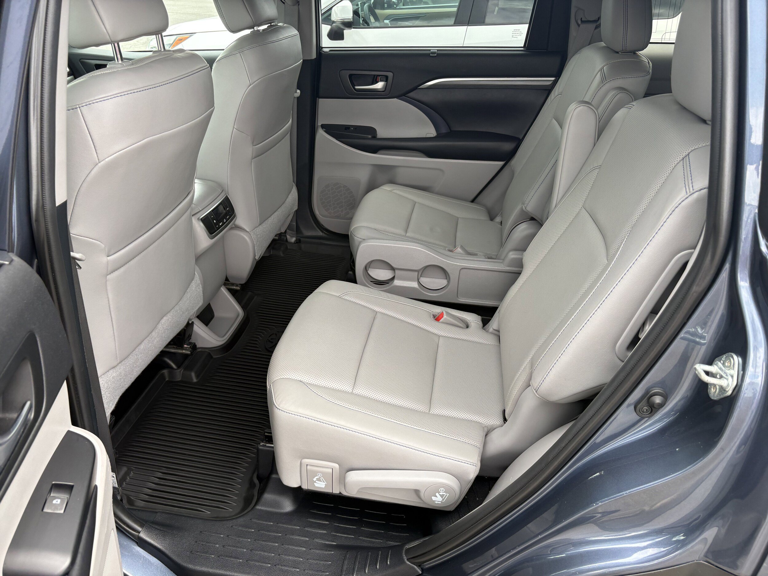 Used 2019 Toyota Highlander Limited AWD/4WD image 7