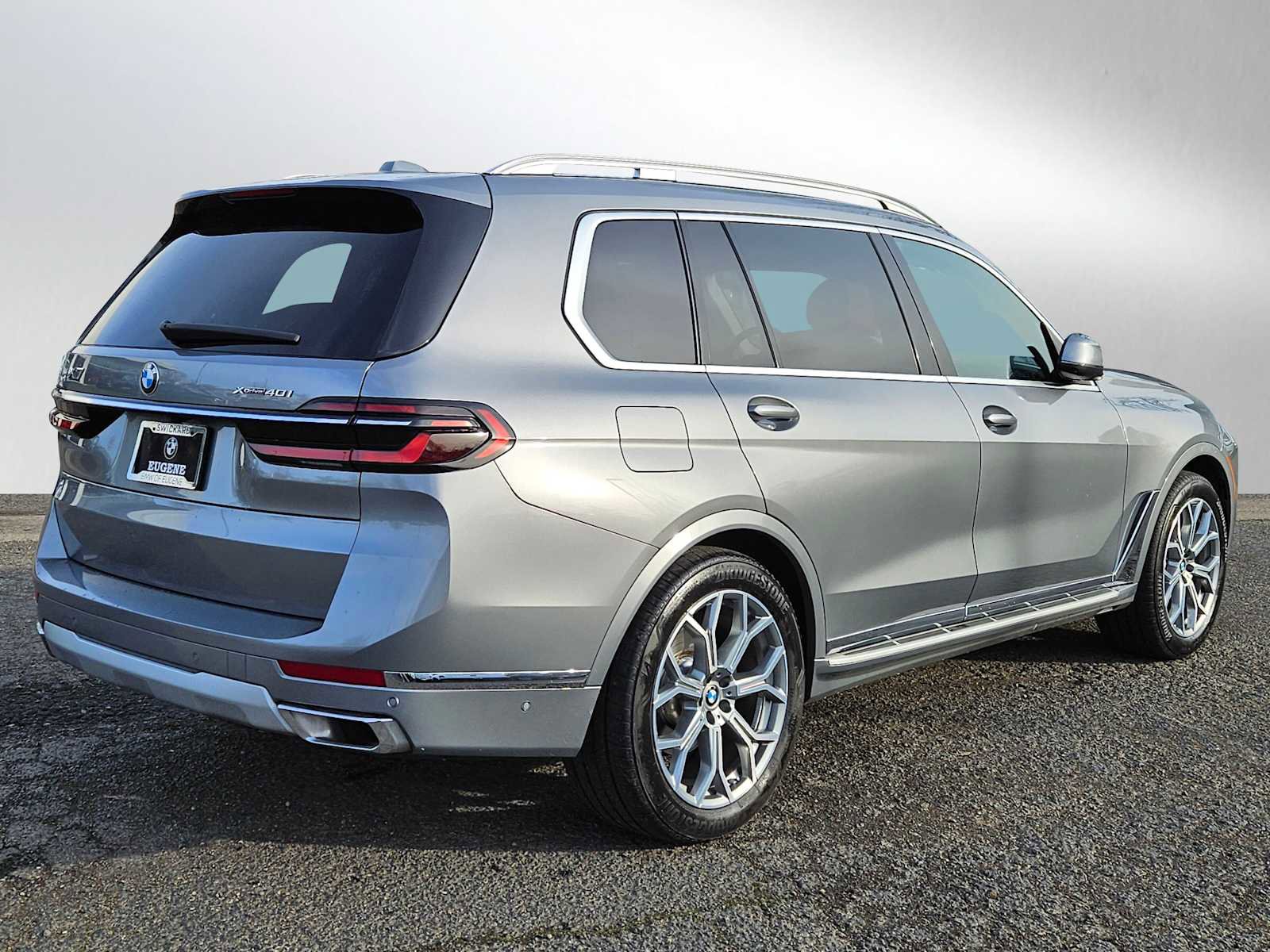 Used 2023 BMW X7 xDrive40i w/ Parking Assistance Package image 3