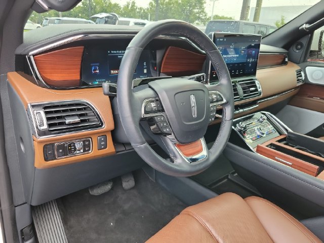 Used 2024 Lincoln Navigator Reserve AWD/4WD image 13