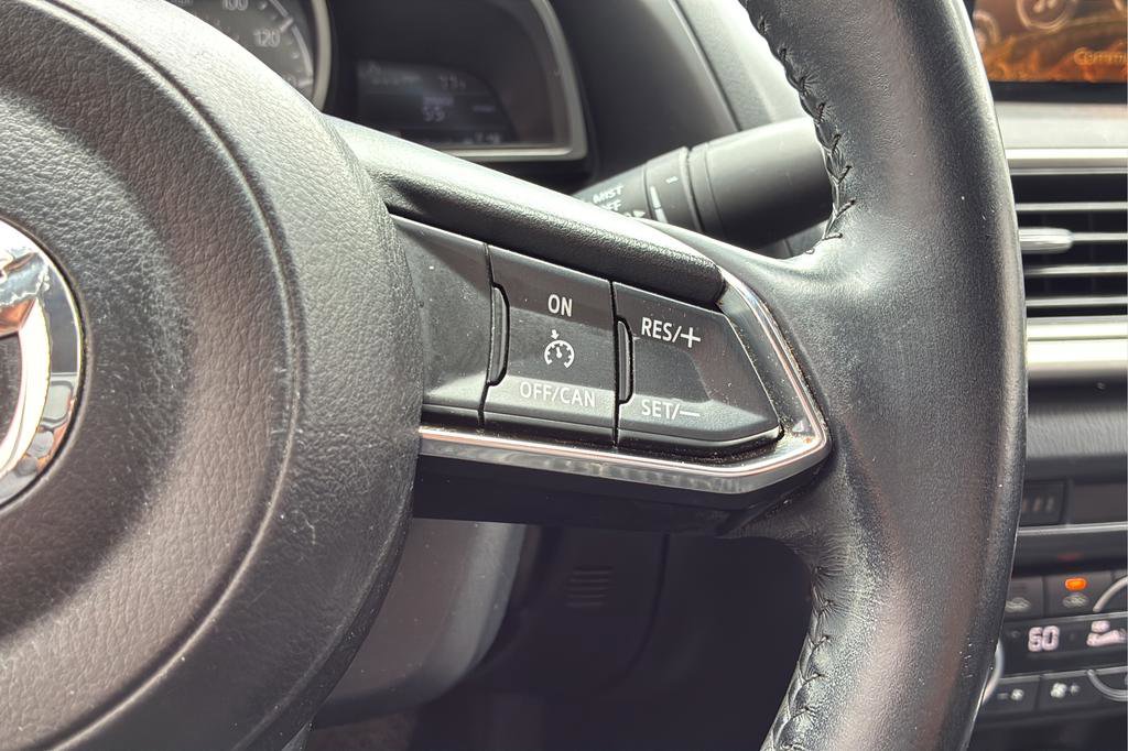 Used 2018 MAZDA MAZDA3 Touring FWD image 26