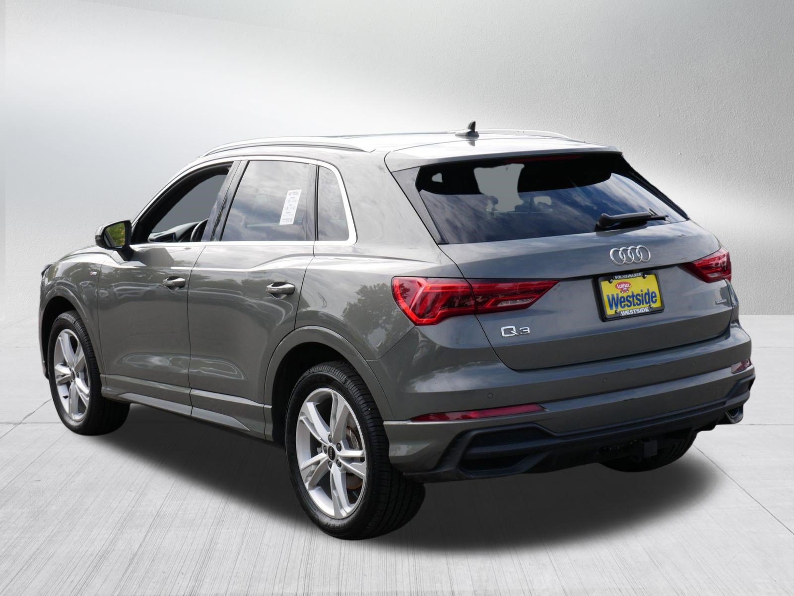 Used 2023 Audi Q3 2.0T Premium w/ Convenience Package AWD/4WD image 3