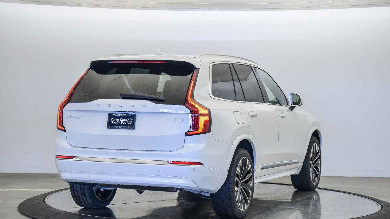 New 2026 Volvo XC90 T8 Ultra w/ Protection Package Premier image 5
