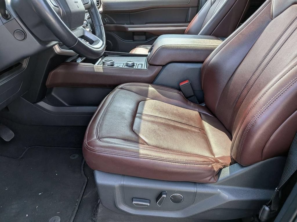 Used 2023 Ford Expedition Limited AWD/4WD image 14
