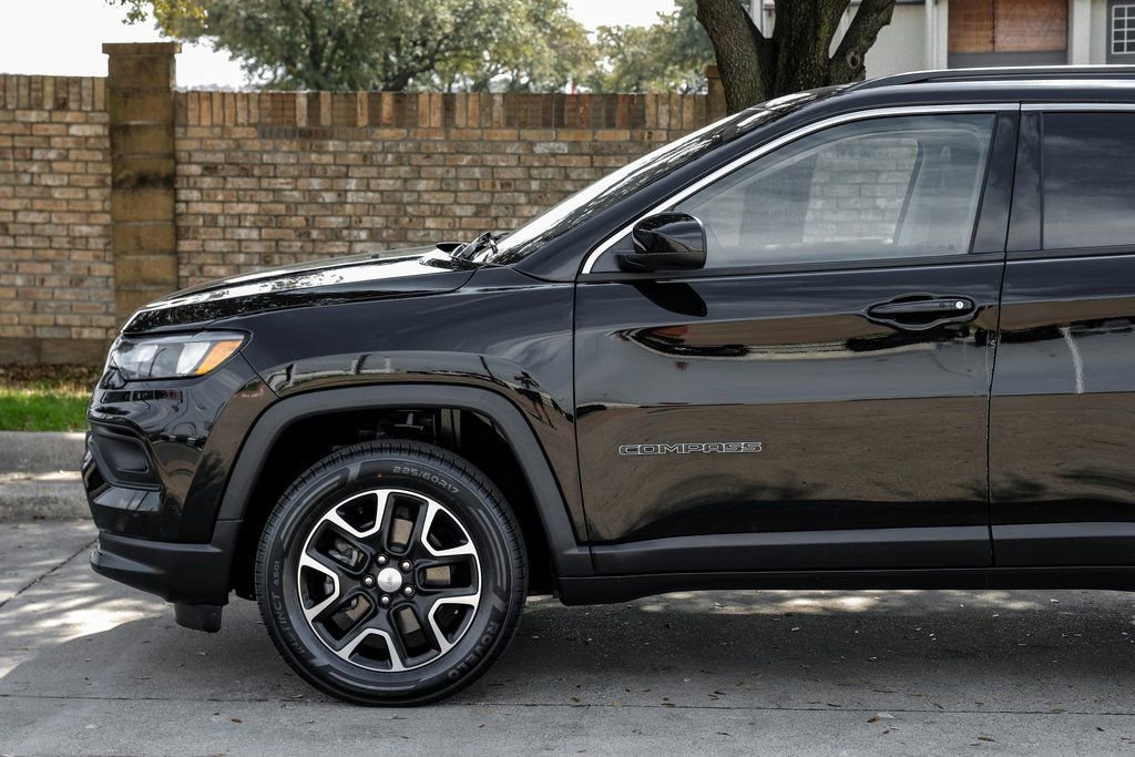 Used 2022 Jeep Compass Latitude image 21