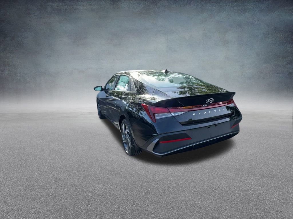 Used 2025 Hyundai Elantra Sport image 18
